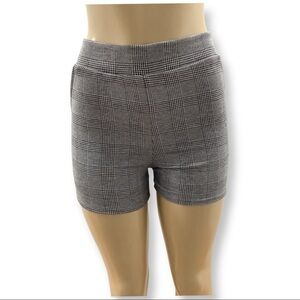 Elite Collection Size Medium Black & White Premium Quality Shorts. New With Tags